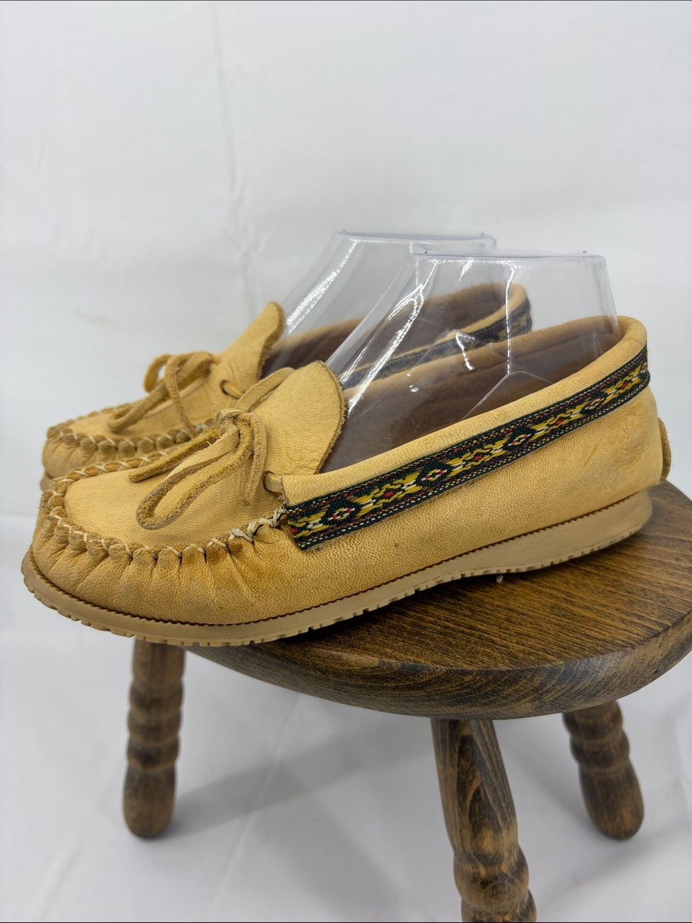 Laurentian Chief Made in Canada Geometric Moosehide? Leather Moccasins, Womens 6